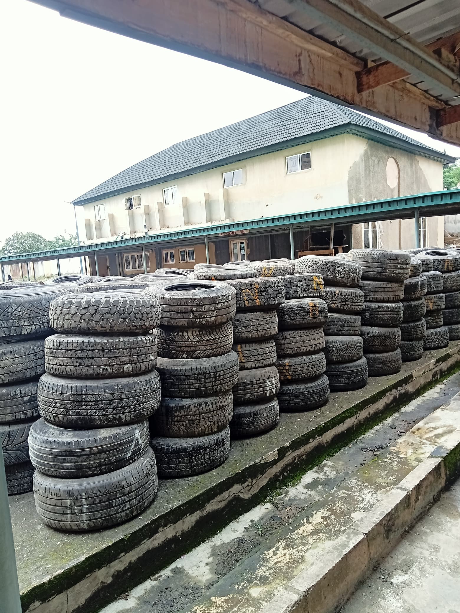 Customs Oyo/Osun Command Intercepts 2,290 Used Tyres in Anti-Smuggling Operation