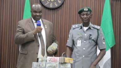 Customs Intercepts N654m Worth of Foreign Currency at Kano Airport, Hands Over Suspects to EFCC