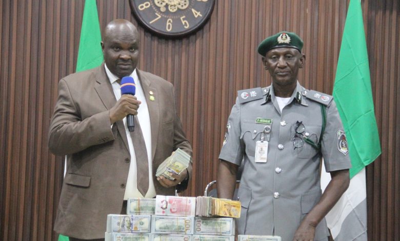Customs Intercepts N654m Worth of Foreign Currency at Kano Airport, Hands Over Suspects to EFCC